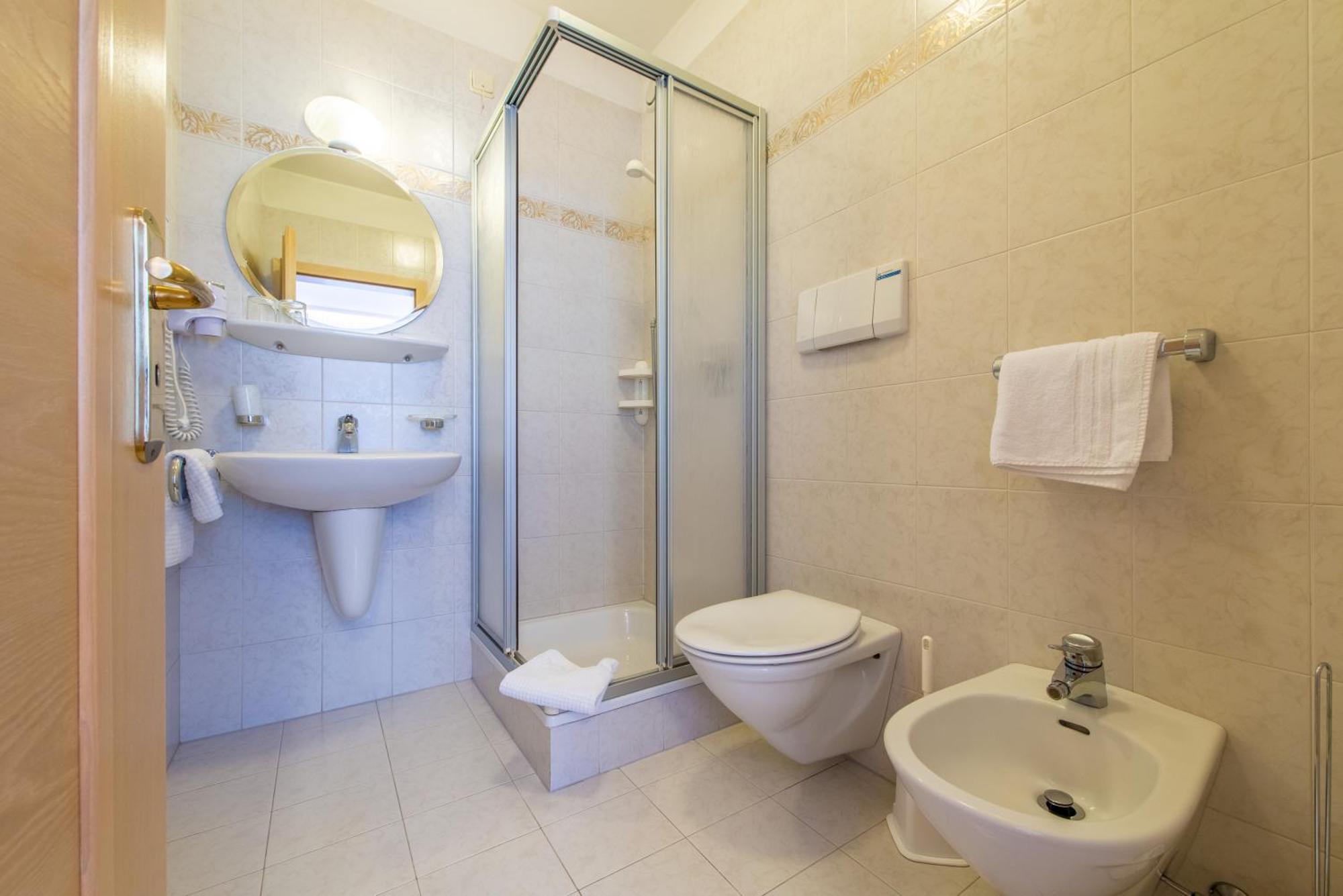 Hotel Sigmunderhof Киенес Екстериор снимка