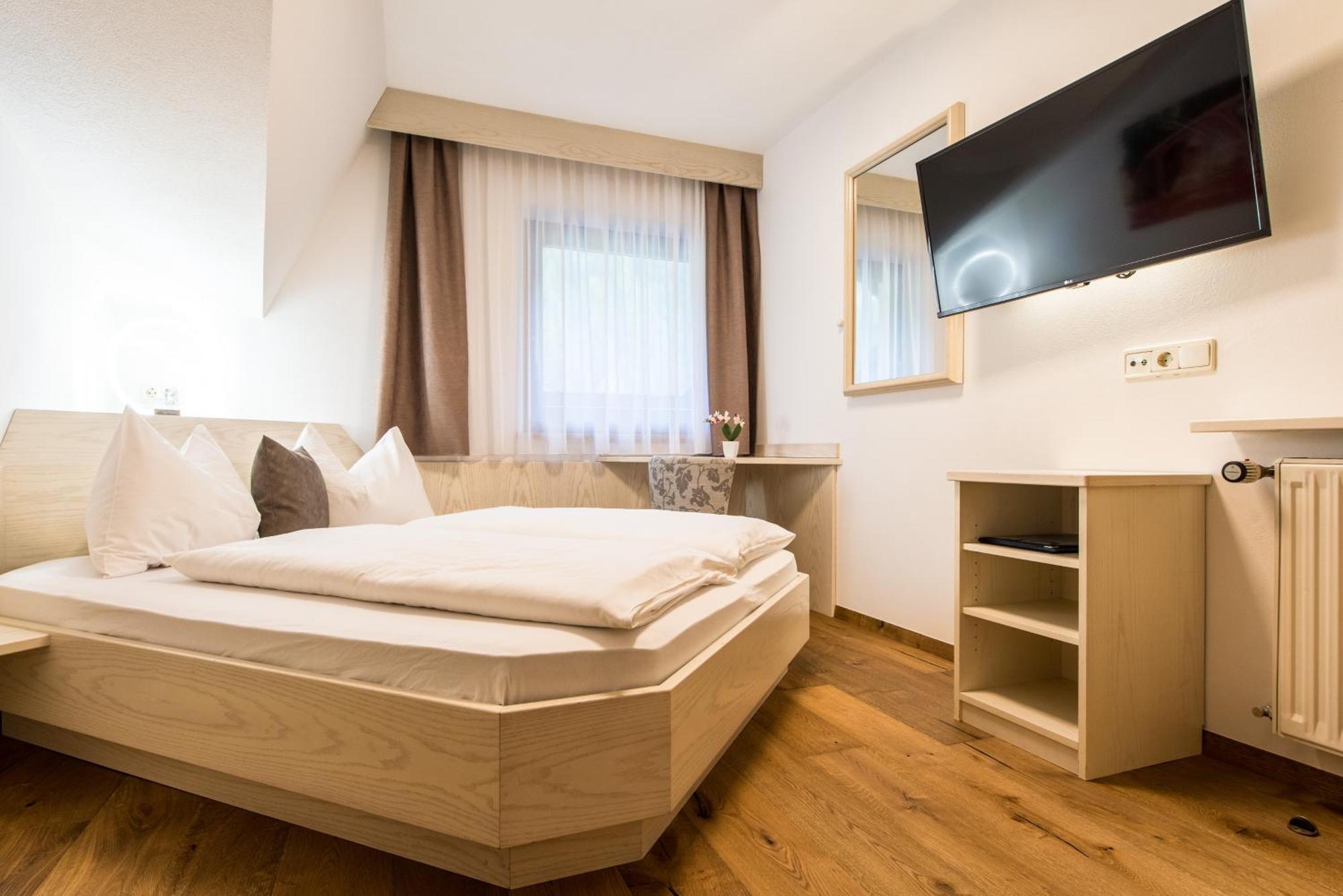 Hotel Sigmunderhof Киенес Екстериор снимка